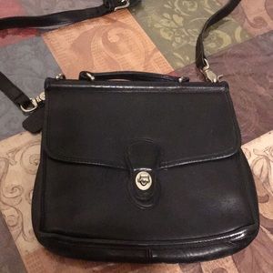 vintage coach leather shoulder bag.